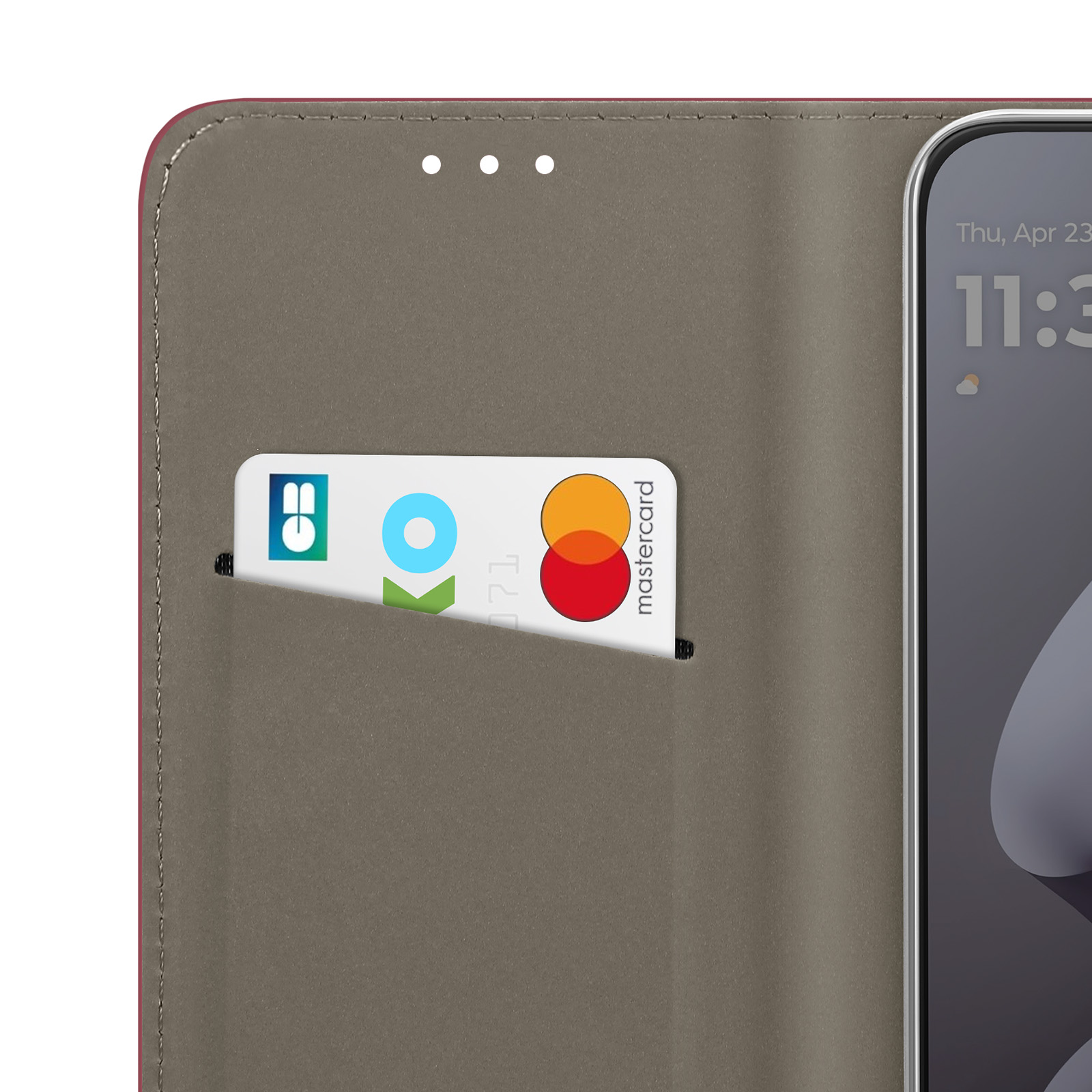 Una cartera con ranura para tarjetas muestra una Mastercard y otra tarjeta.