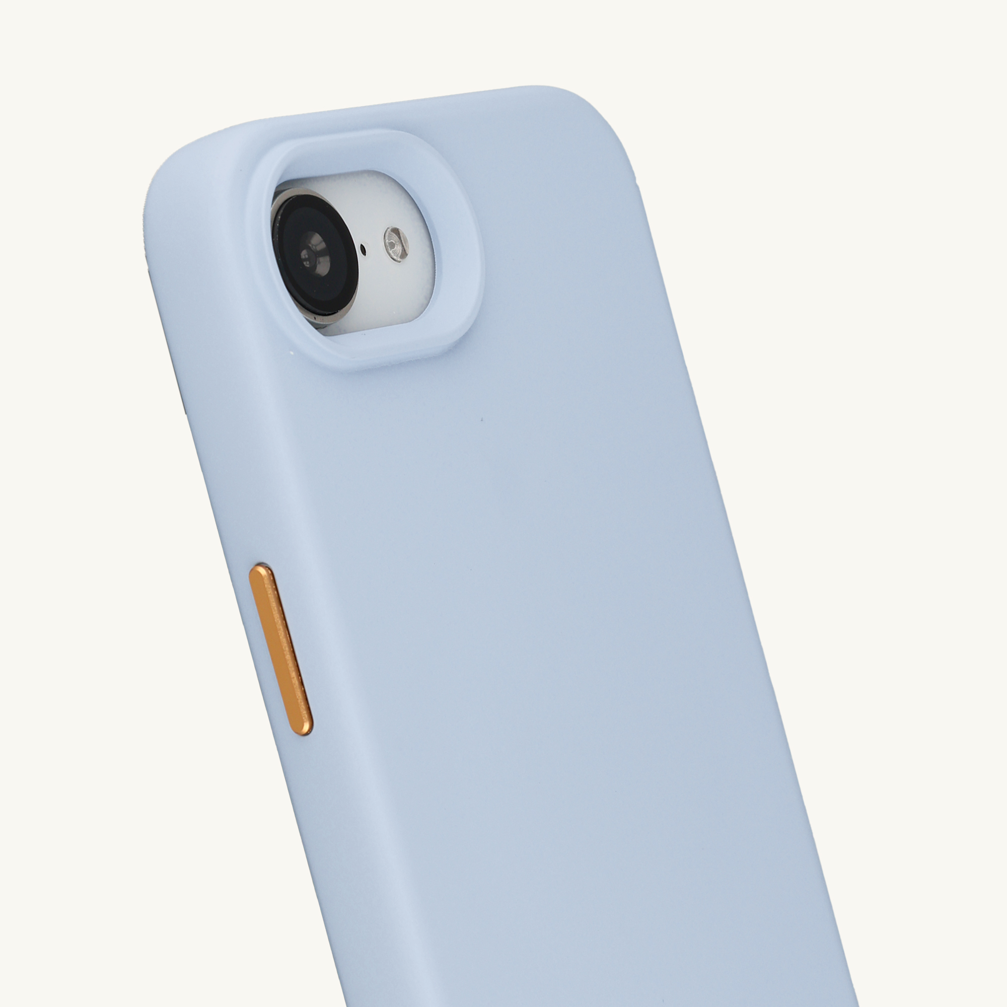 Une coque de téléphone bleu clair avec appareil photo et bouton doré.