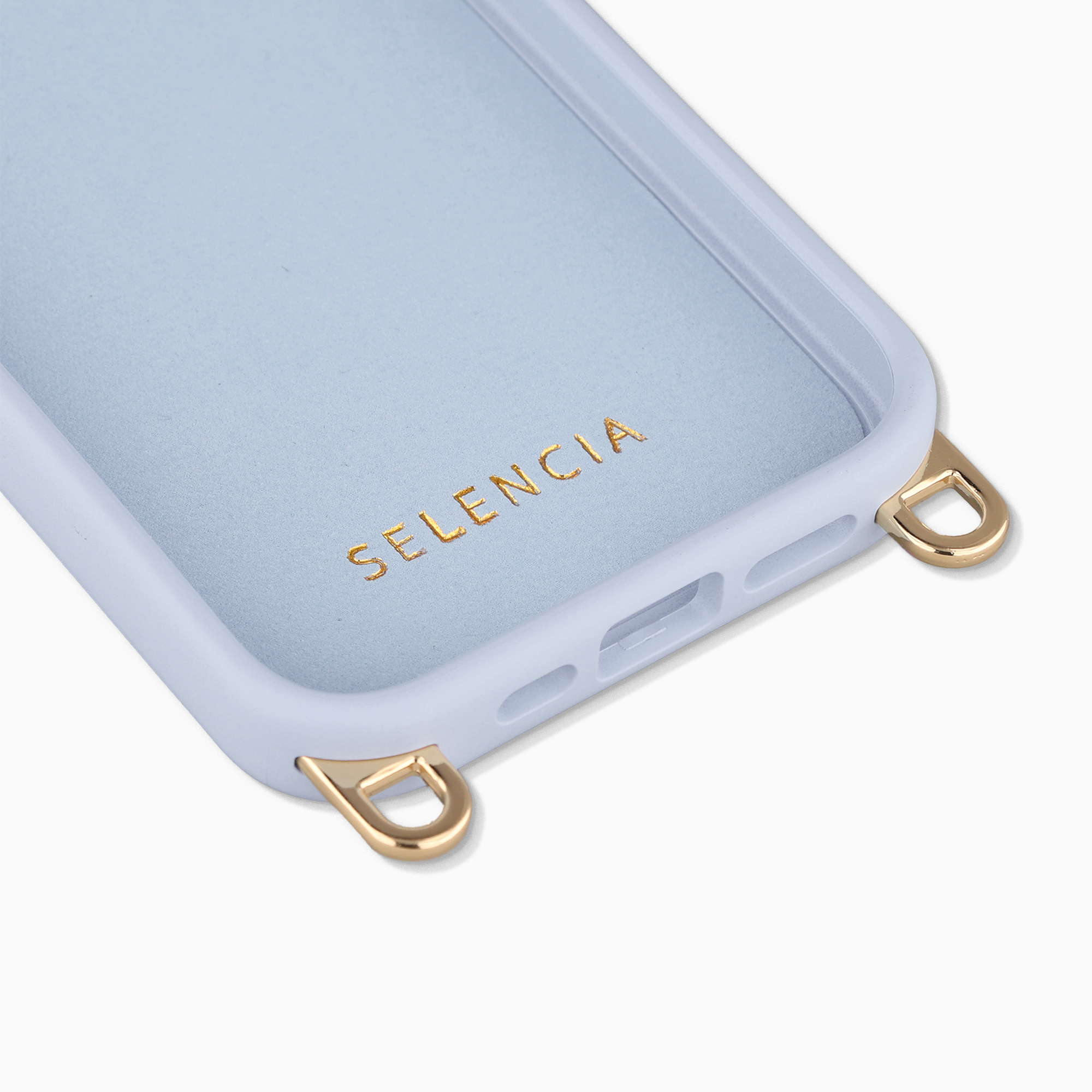 Une coque de téléphone bleu clair avec des anneaux en D dorés et un logo.