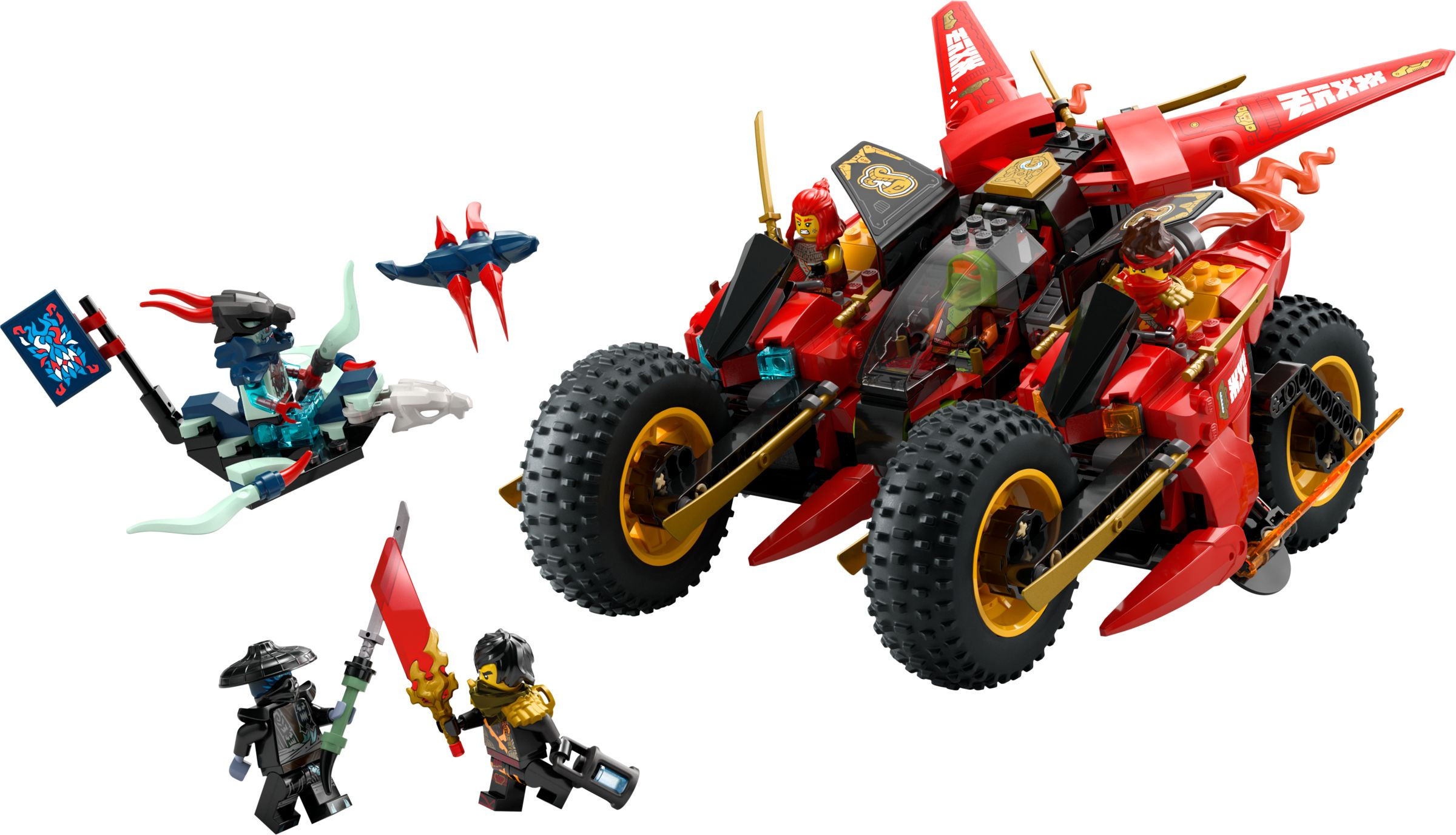 Ein rotes Lego-Fahrzeug mit Figuren, einem blauen Drachen und Waffen auf weißem Hintergrund.