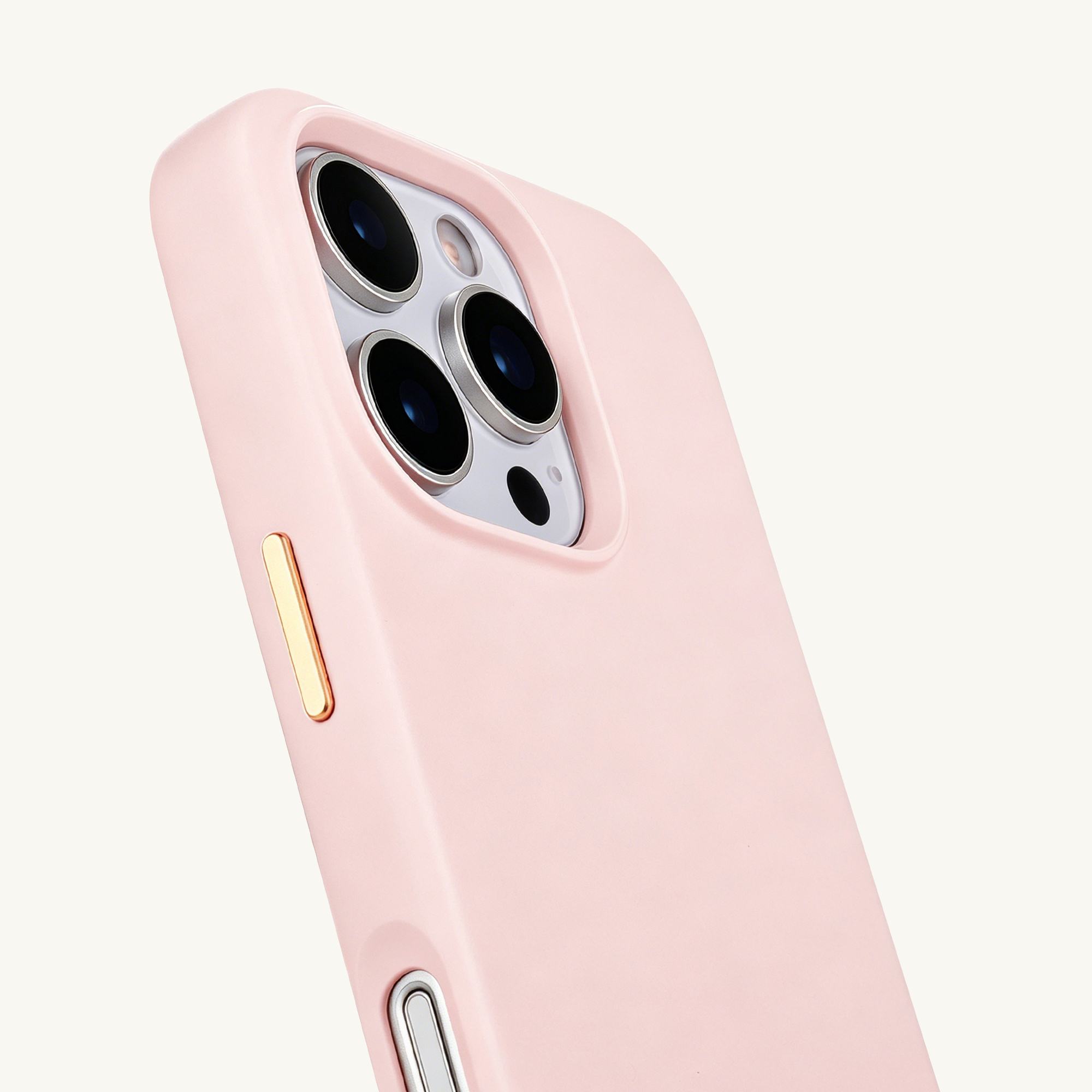 Funda de teléfono rosa con tres lentes de cámara y un flash.