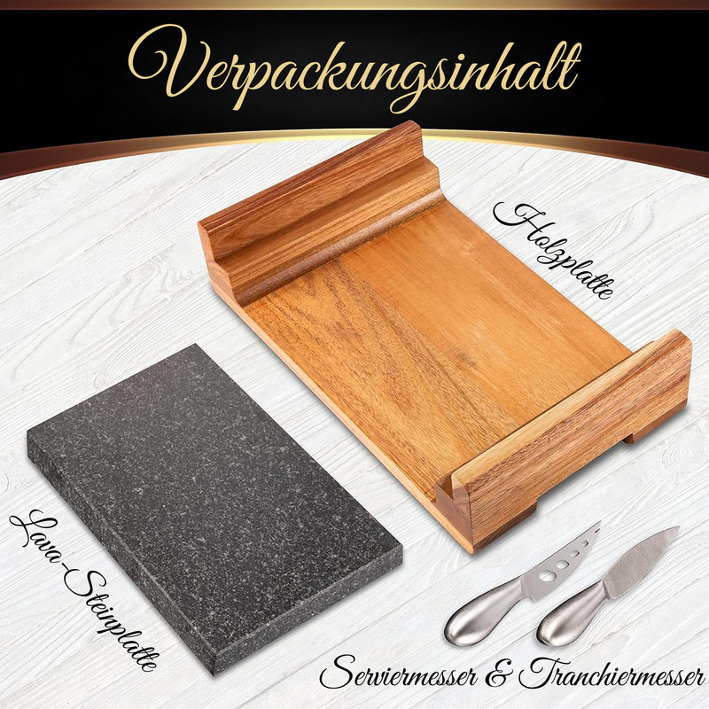 Hölzerne Platte, Lavasteinplatte und zwei Käsemesser auf weißem Holzuntergrund.