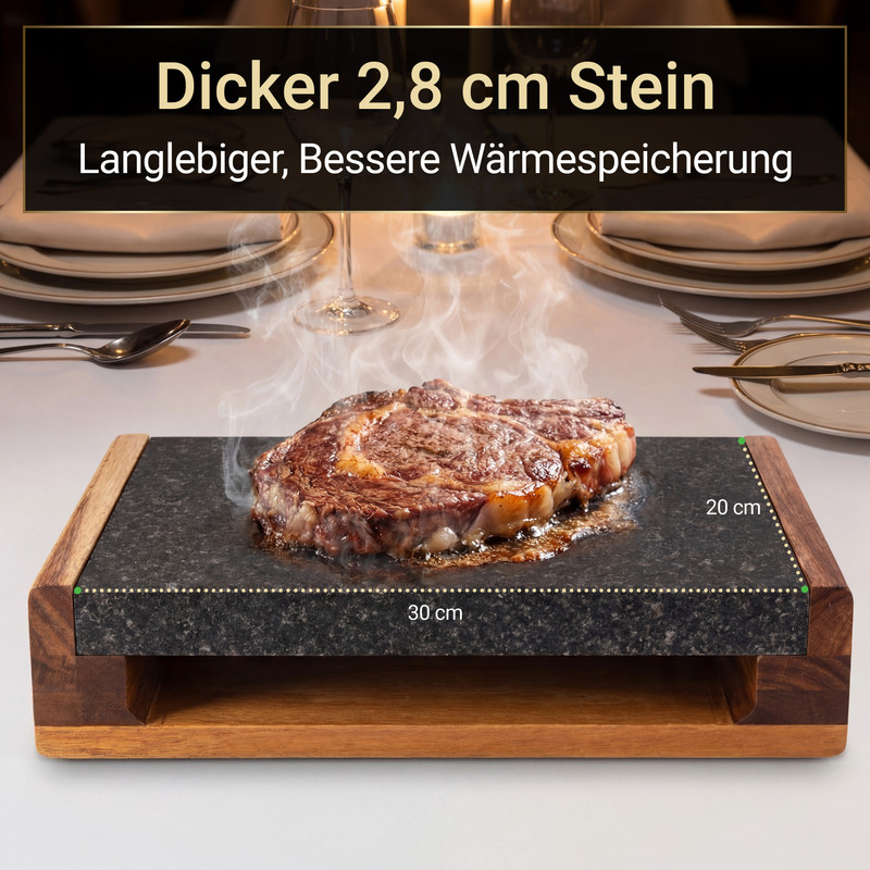 Ein Steak auf einem heißen Stein mit Rauch. Tischdeko mit Kerzen.