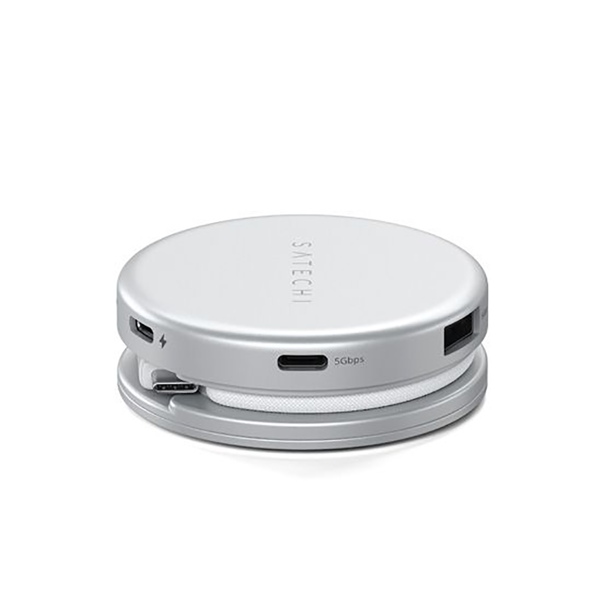 Ein silberner Satechi USB-C-Hub mit mehreren Anschlüssen auf einem weißen Hintergrund.