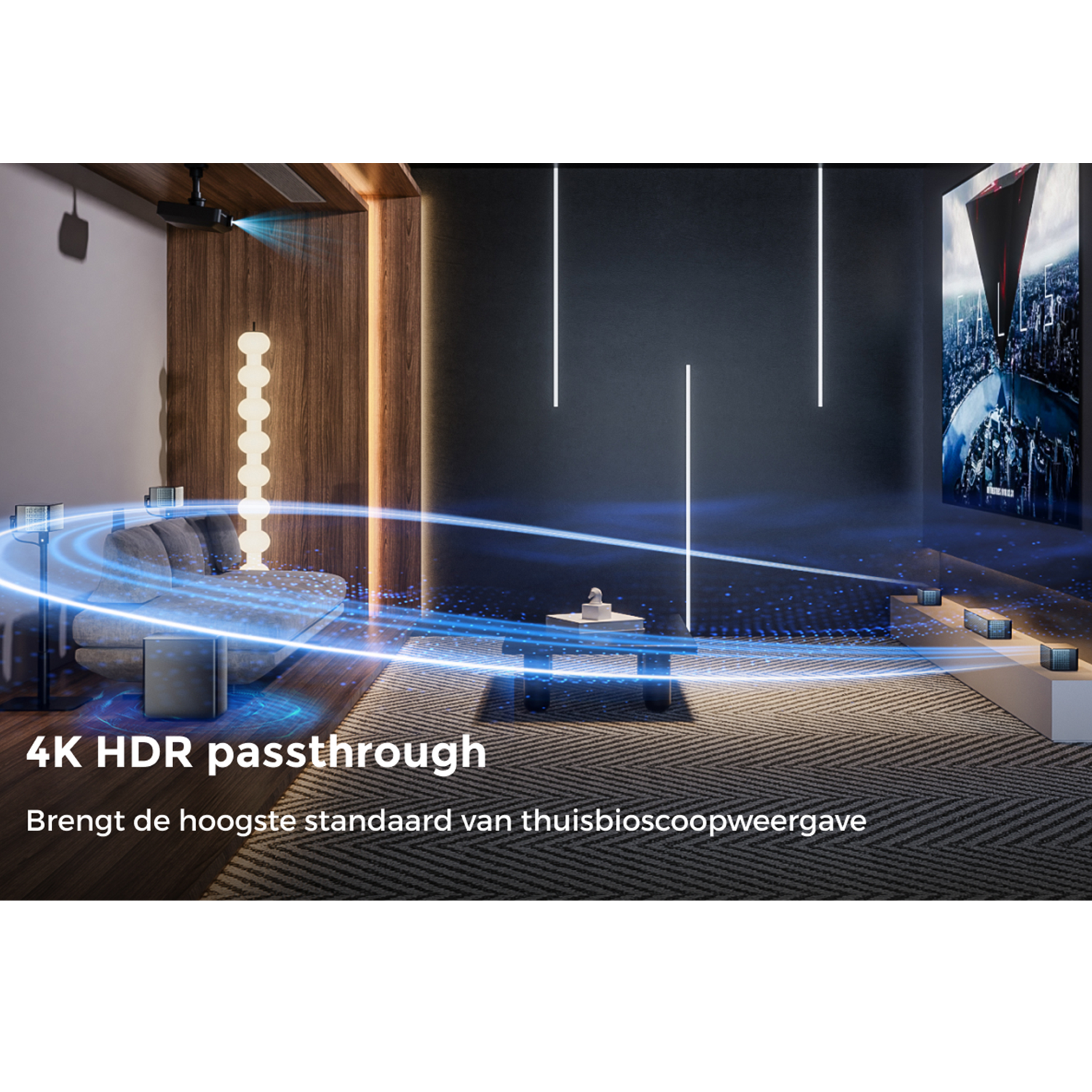 Home cinema met projector, bank, salontafel en scherm.