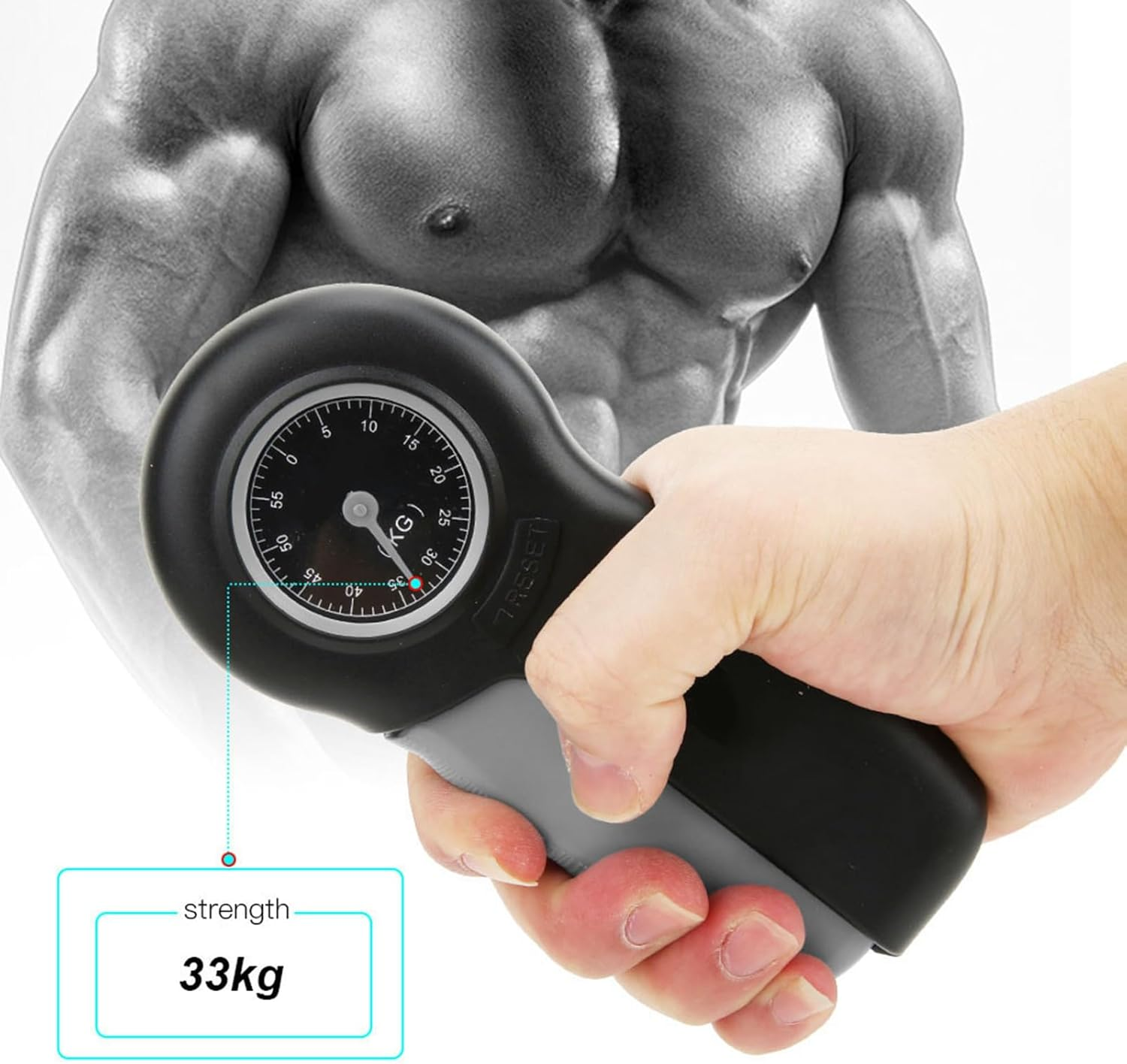 Ein Mann hält einen Handkraftmesser, der 33 kg anzeigt. Im Hintergrund Oberkörper eines Mannes.