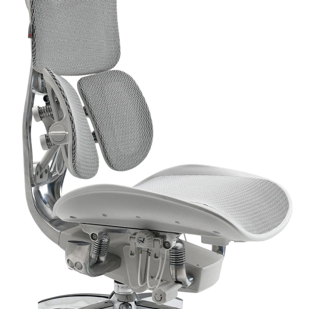 Ein weißer ergonomischer Stuhl mit grauem Netzstoff und silbernem Metallrahmen.