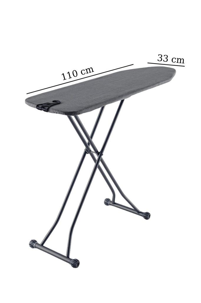 Metal ayaklı gri ütü masası, 110 cm uzunluğunda ve 33 cm genişliğinde.