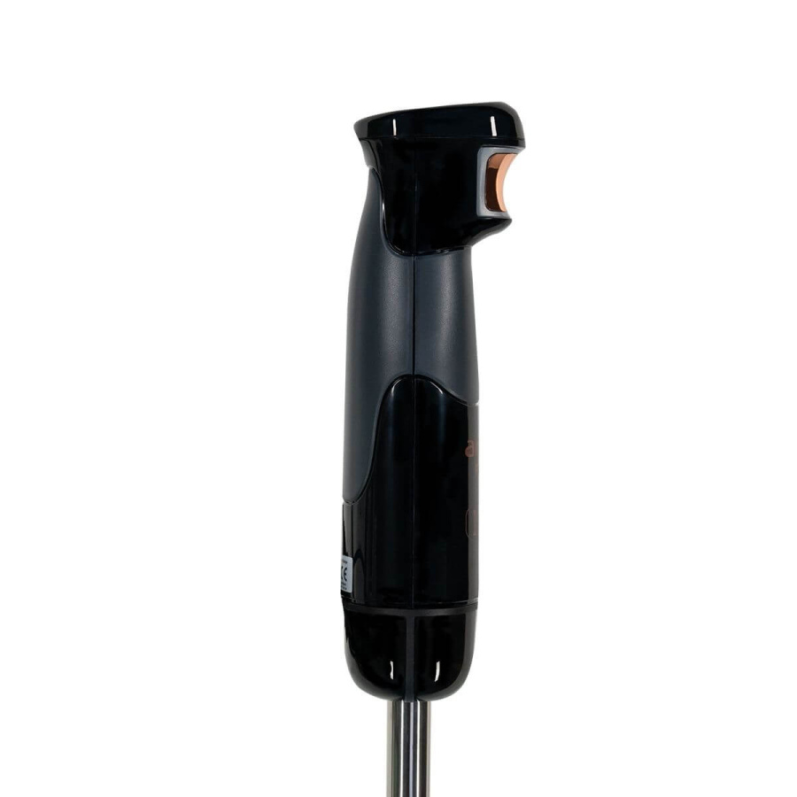 Ergonomik saplı ve gümüş şaftlı siyah el blenderı.