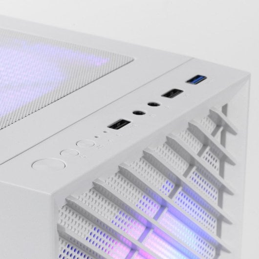 Una caja de ordenador blanca con puertos USB y ventilador iluminado.