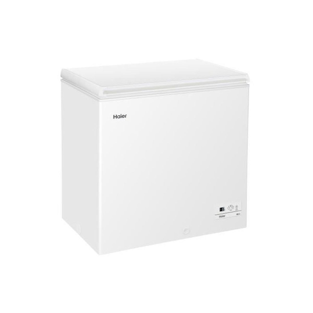 Un congelatore a pozzo bianco Haier su sfondo bianco.