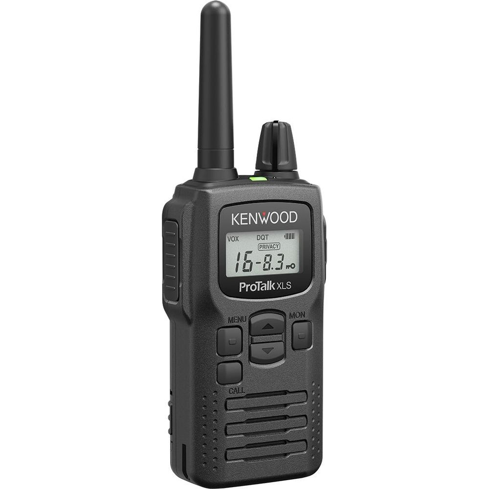Radio bidirezionale Kenwood ProTalk XLS nera con antenna e display che mostra 16-8.3.