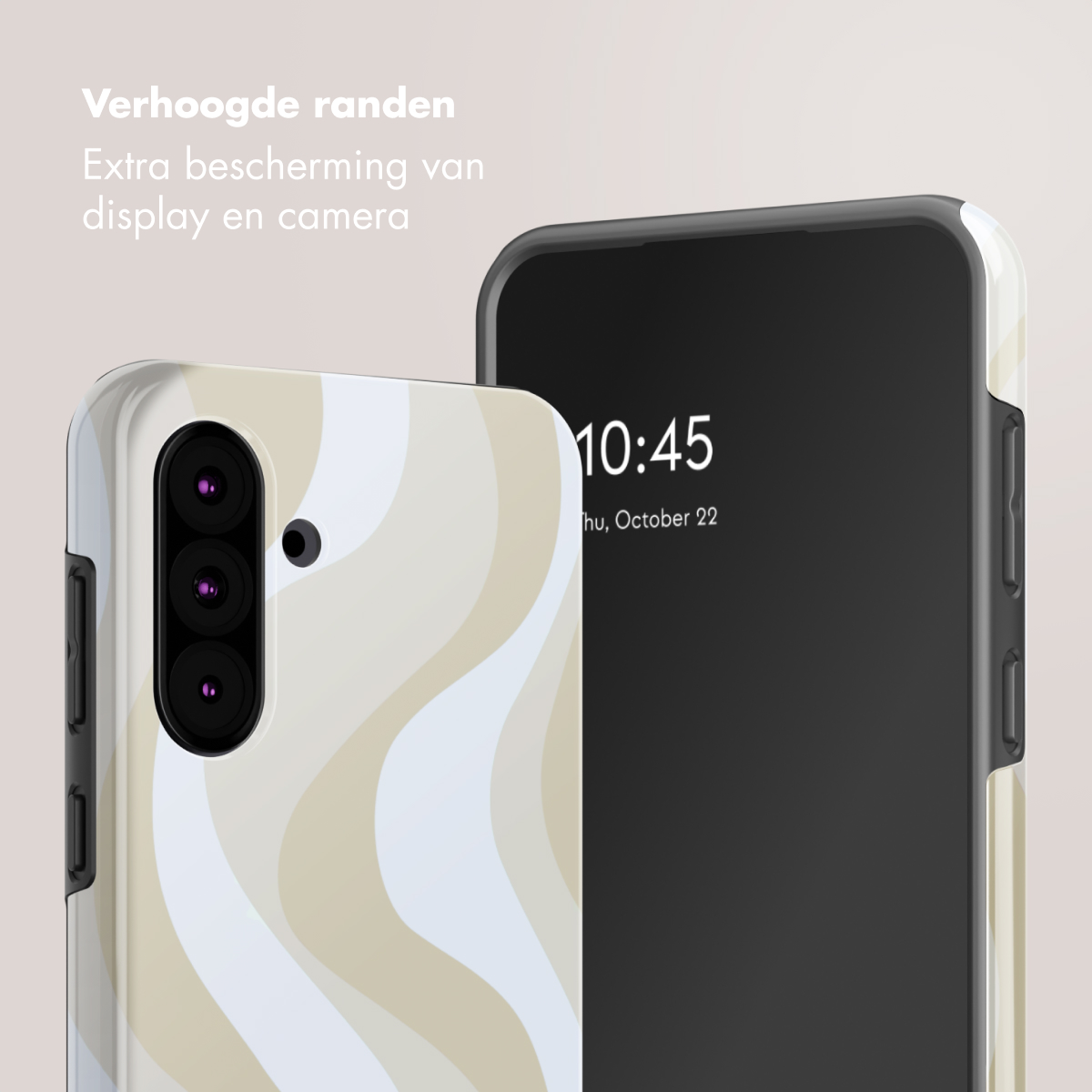 Un telefono con custodia a fantasia ondulata e schermo scuro accanto.