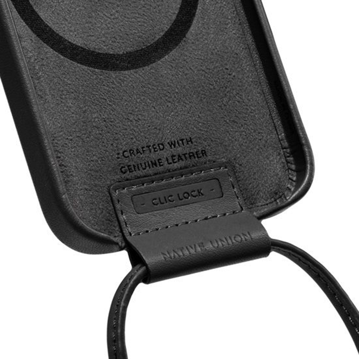 Custodia nera in pelle per telefono con 'Clic Lock' e cinturino Native Union.