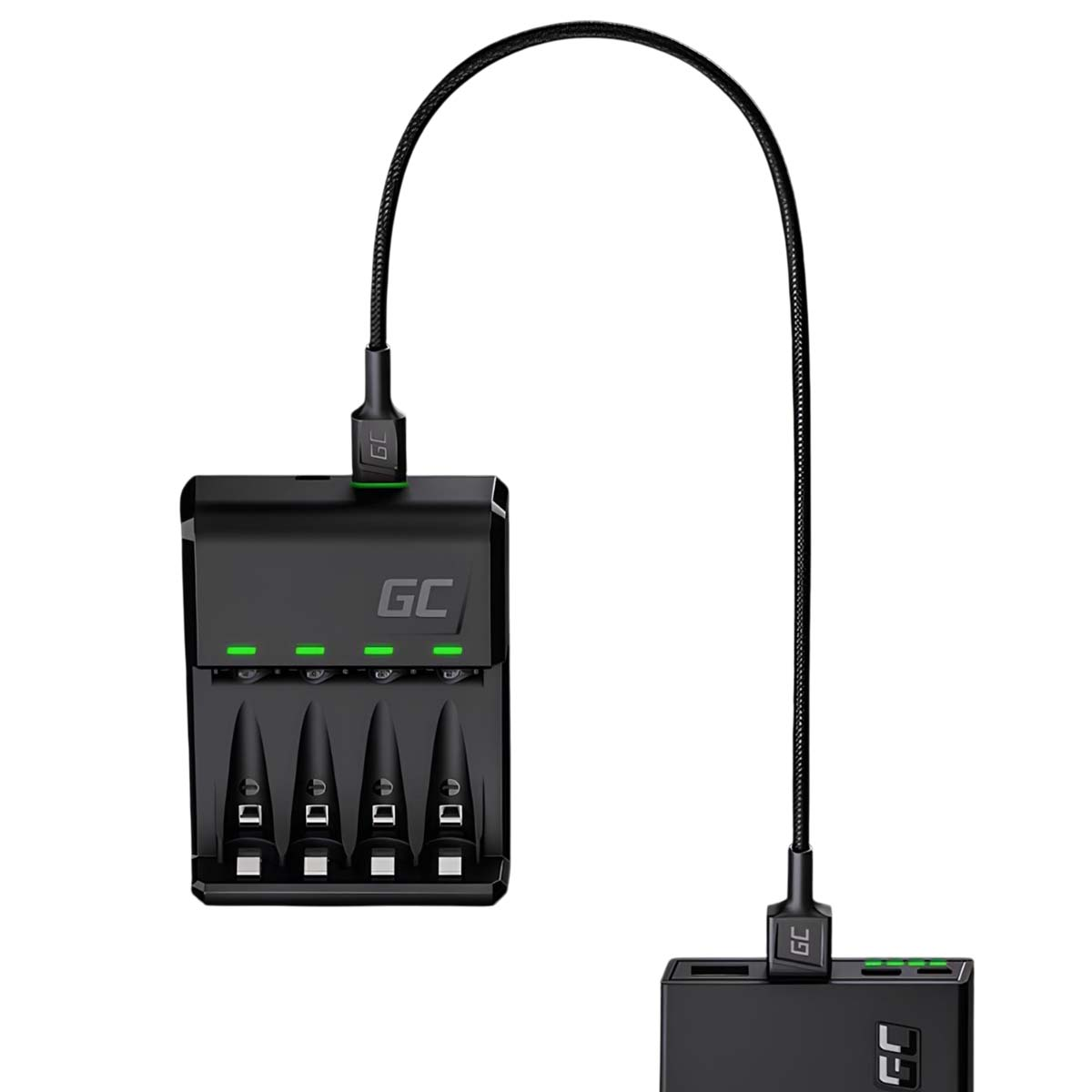Ein schwarzes Ladegerät mit vier Schlitzen, verbunden mit einem USB-Adapter.