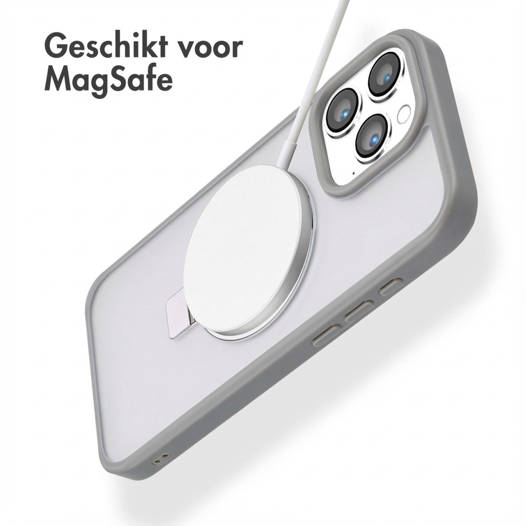 Una custodia trasparente con bordo grigio è mostrata con un caricatore MagSafe.