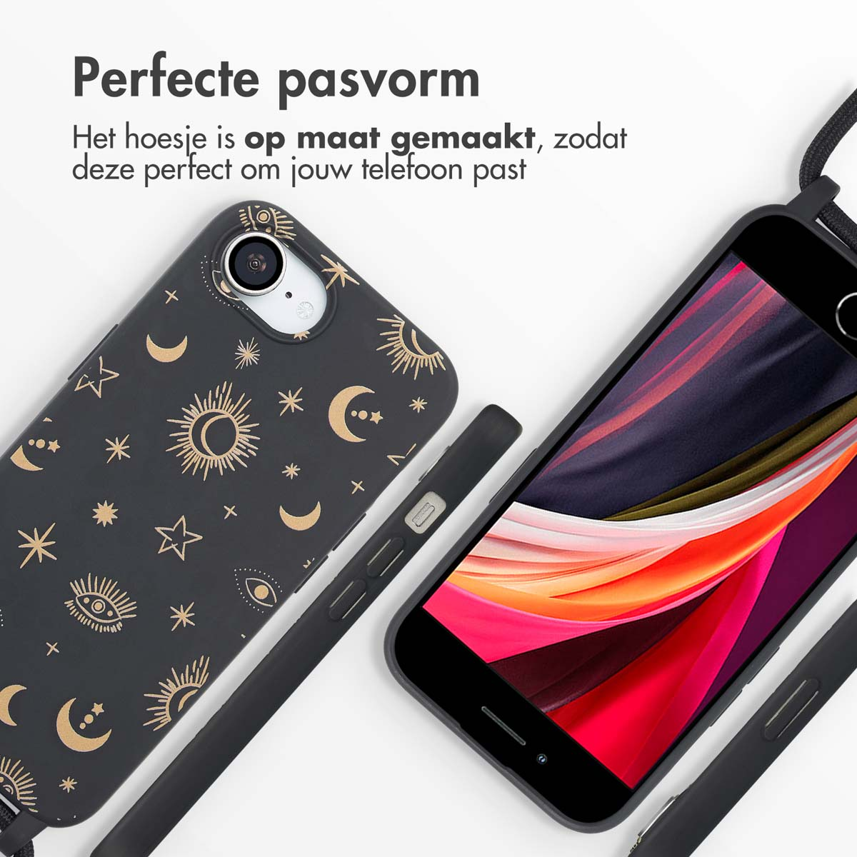 Een zwarte telefoonhoes met gouden hemel- en oogpatronen. Een telefoon met kleurrijk scherm ernaast.