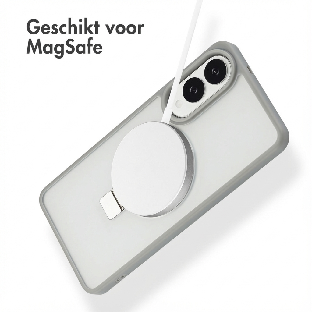 Un caricabatterie MagSafe bianco è attaccato al retro di una custodia grigia per iPhone.
