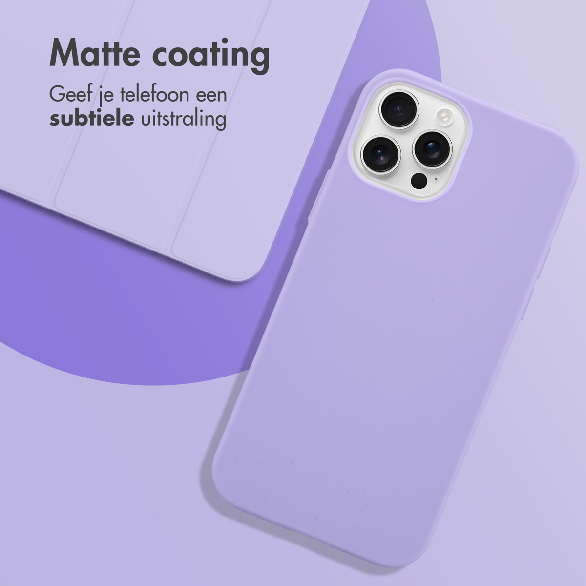 Een lila telefoonhoesje naast een open tablethoesje.