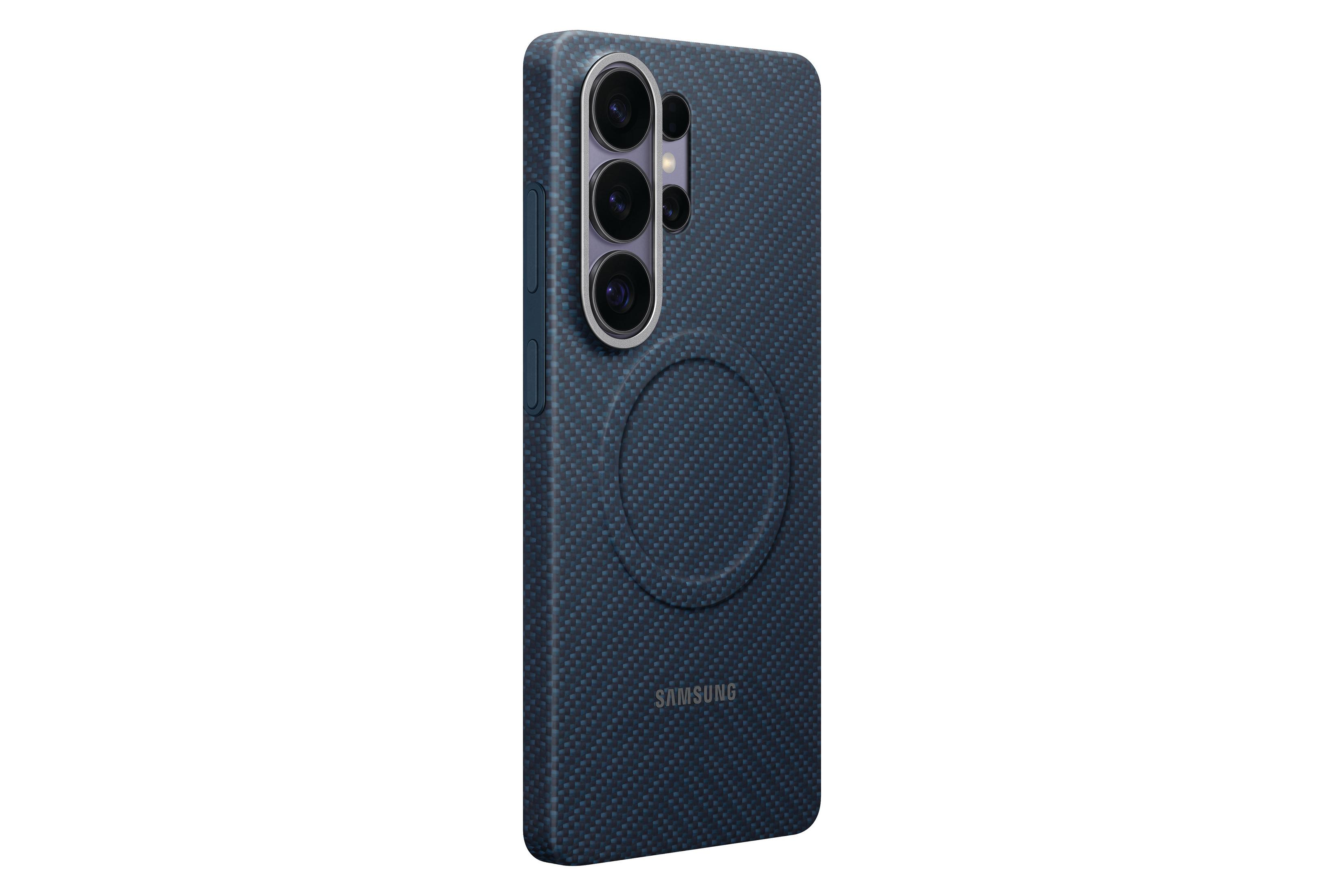 Dunkelblaue Handyhülle mit Karomuster und dreifacher Kamera. Samsung-Logo unten.