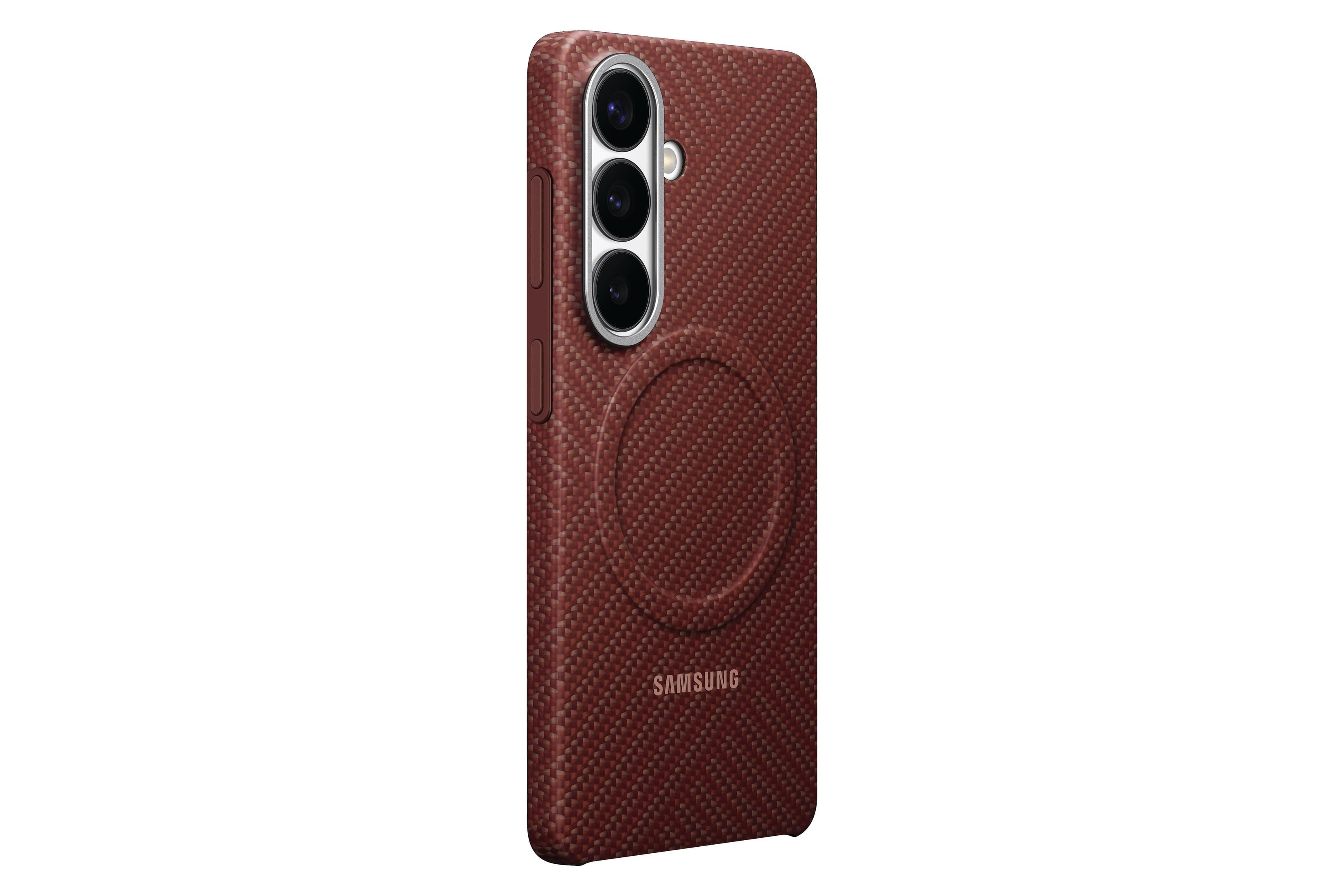 Funda de teléfono roja con tres cámaras y logo de Samsung.