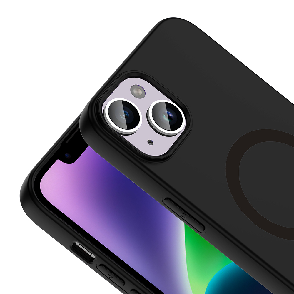 Akıllı telefonda kamera kesimli ve manyetik halkalı siyah telefon kılıfı.