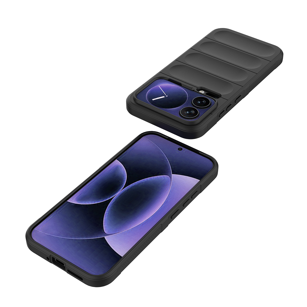 Kanallı tasarıma sahip siyah telefon kılıfı ve iki telefon, biri kamera görünümünü gösteriyor.