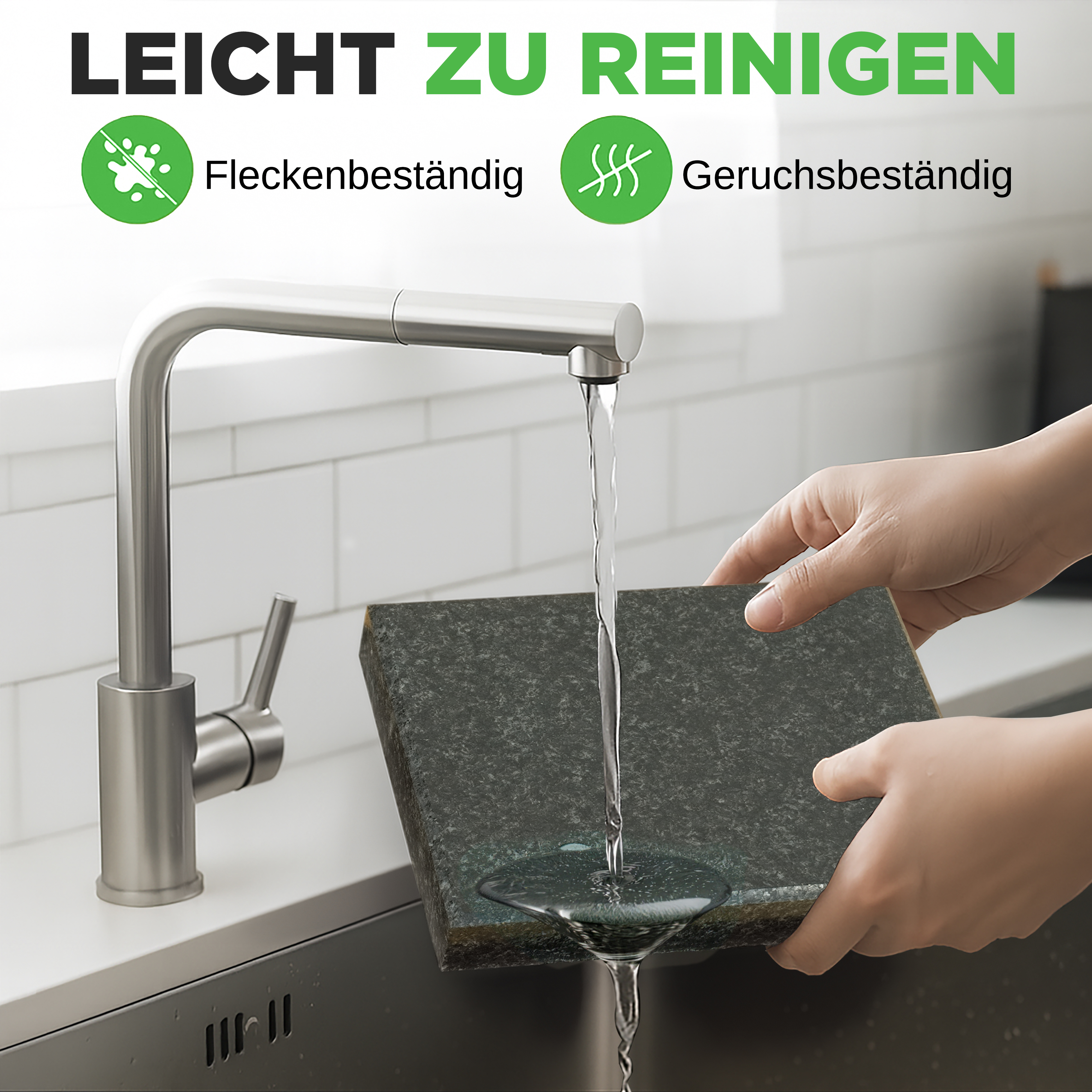 Ein Stein unter fließendem Wasser, das über seine Kanten läuft.
