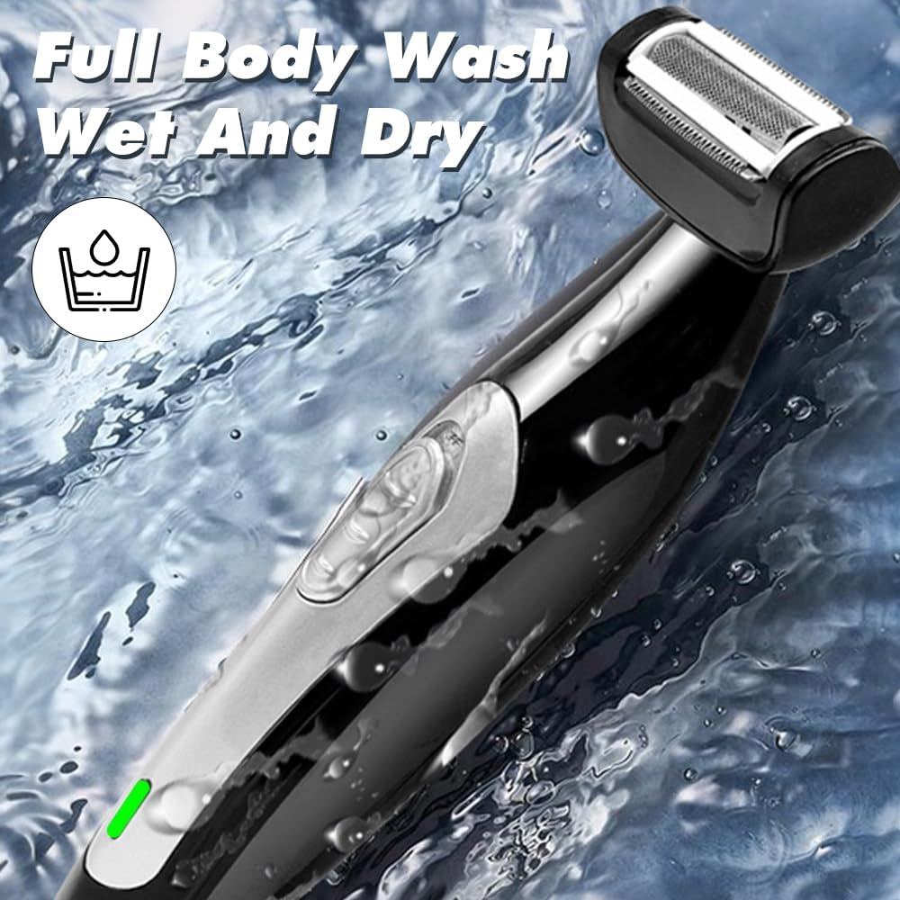 Ein schwarzer und silberner Bodygroomer liegt im Wasser. Der Text lautet: Full Body Wash Wet And Dry.