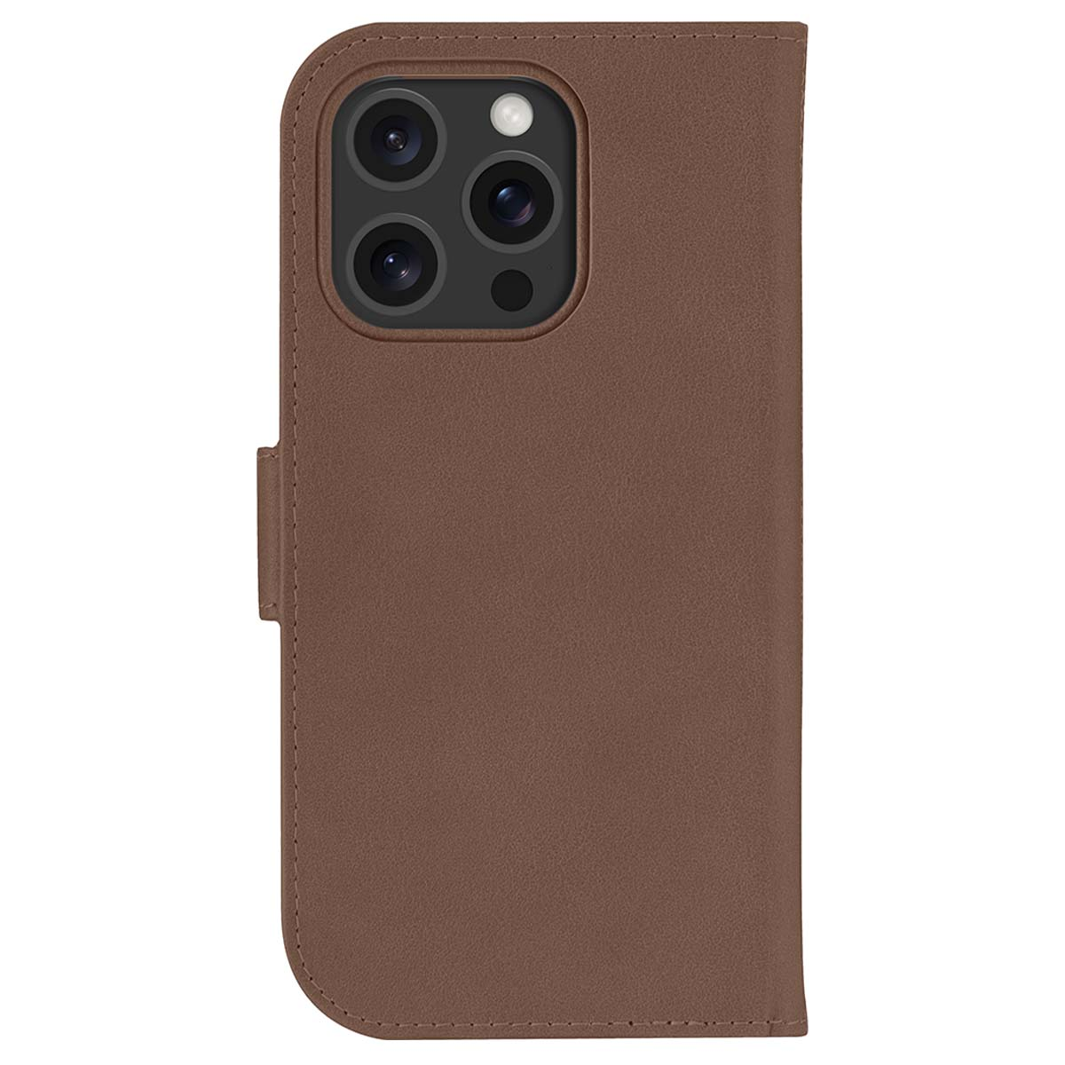 Custodia marrone per telefono con modulo fotocamera su sfondo bianco.