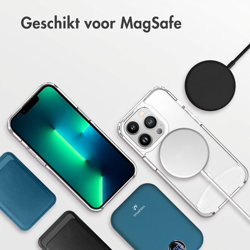 iPhone con accessori MagSafe: custodia, caricabatterie, power bank e porta carte.