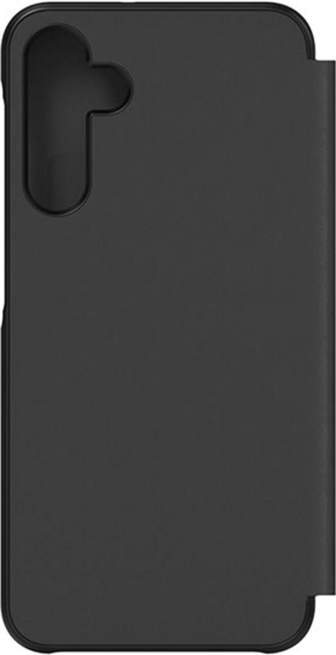 Funda de teléfono negra con recorte para la cámara.