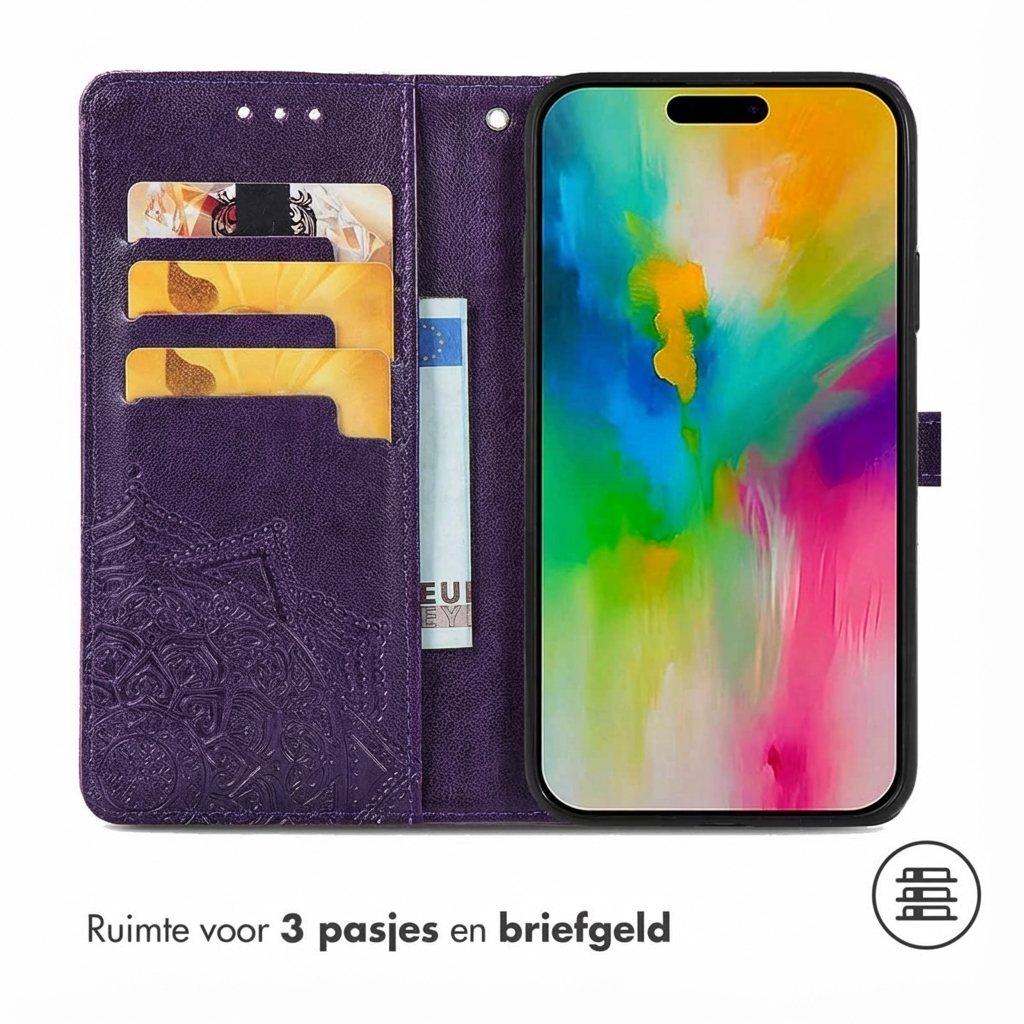 Un portafoglio per telefono viola con un motivo intricato sulla sinistra, contenente tre carte e una banconota, con un telefono sulla destra.