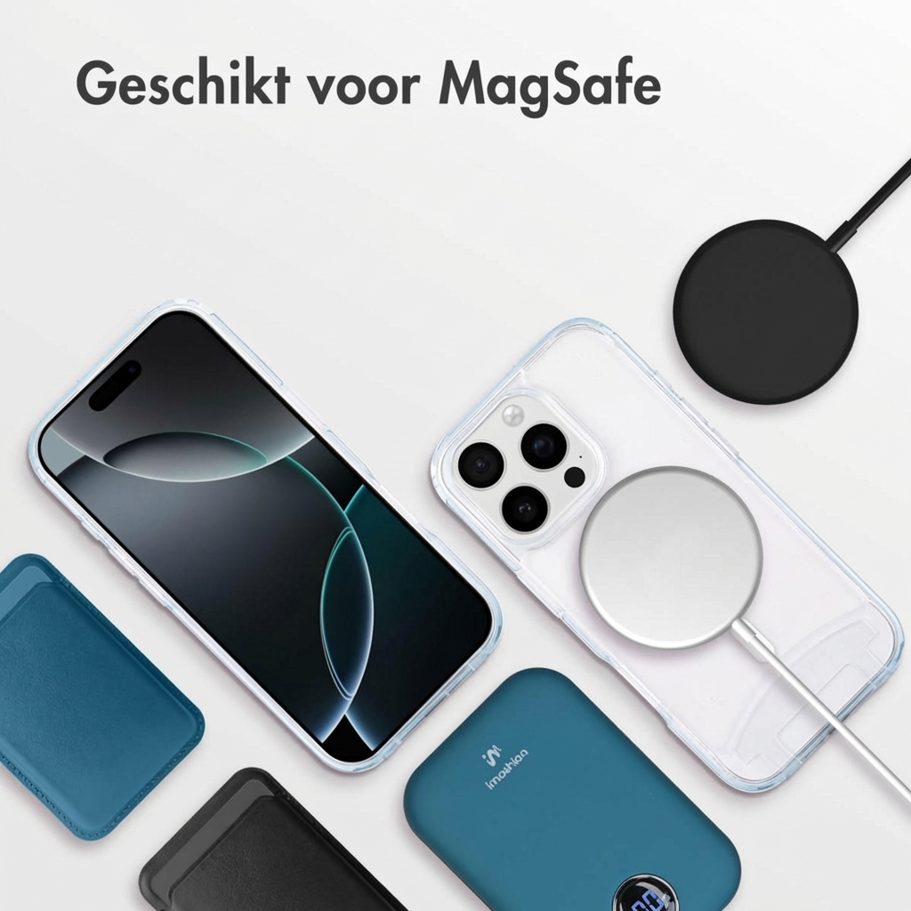 Un iPhone con accessori MagSafe, inclusa custodia e piastra di ricarica.