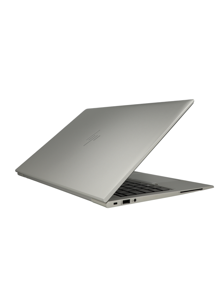 Ein silberner Laptop ist geöffnet, mit Tastatur und Anschlüssen sichtbar.