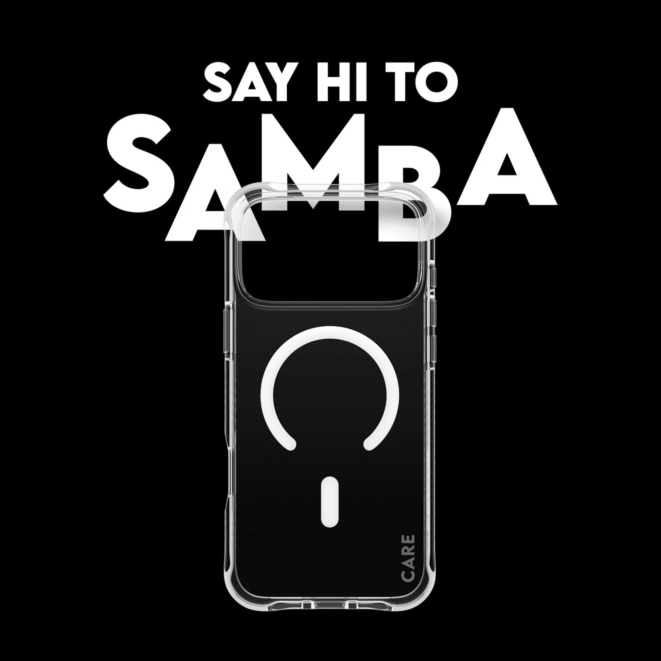 Coque de téléphone transparente avec symbole "C" blanc et texte sur fond noir.