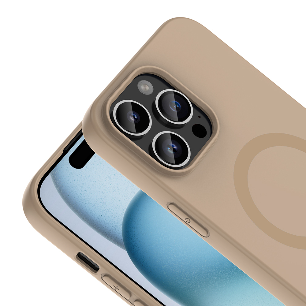Üç kamera lensli ve mıknatıslı halkalı bej telefon kılıfı.