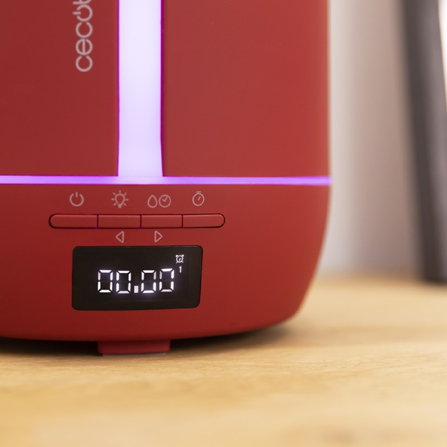 Roter Diffusor mit digitaler Anzeige, die 00:00 zeigt.