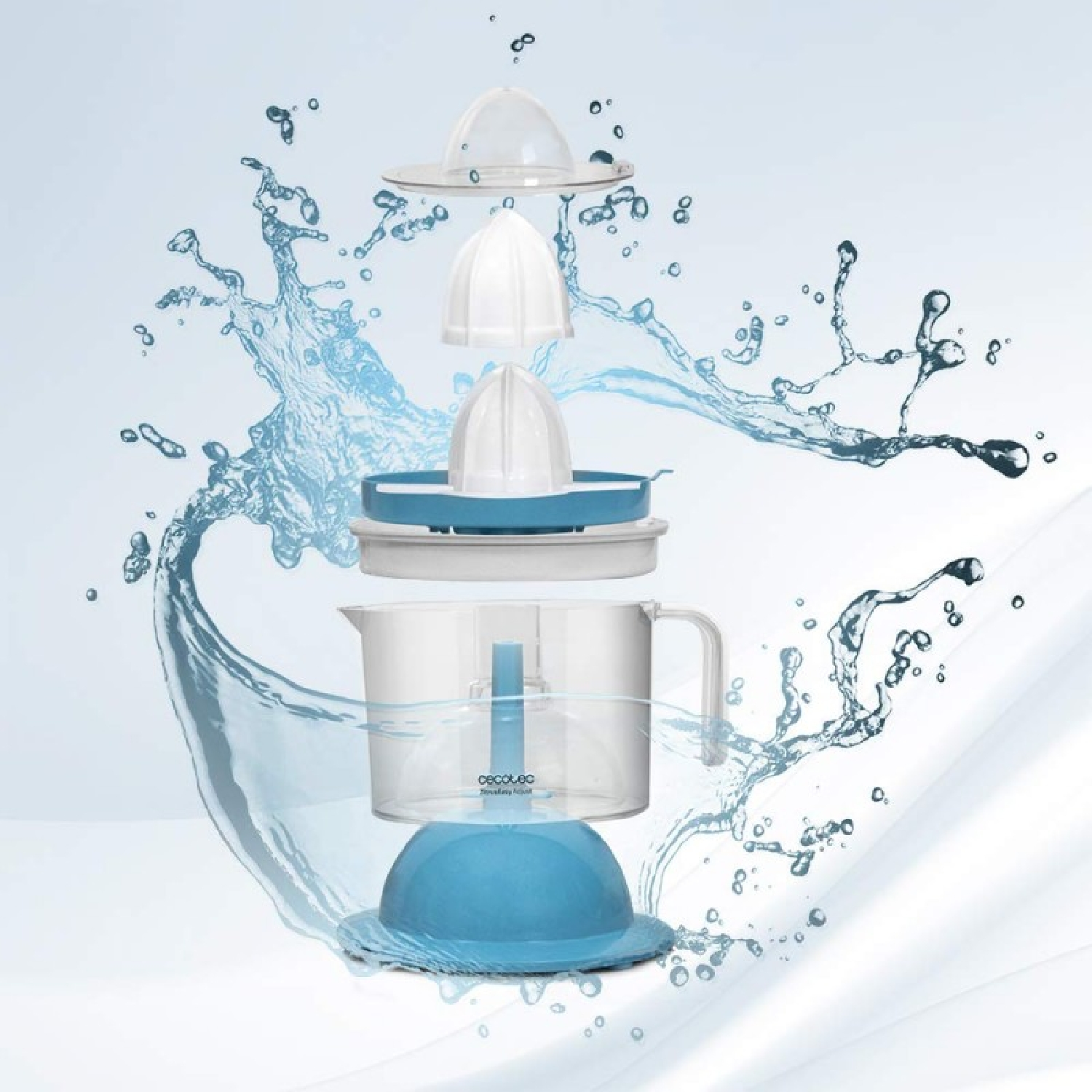Un spremiagrumi smontato con schizzi d'acqua.