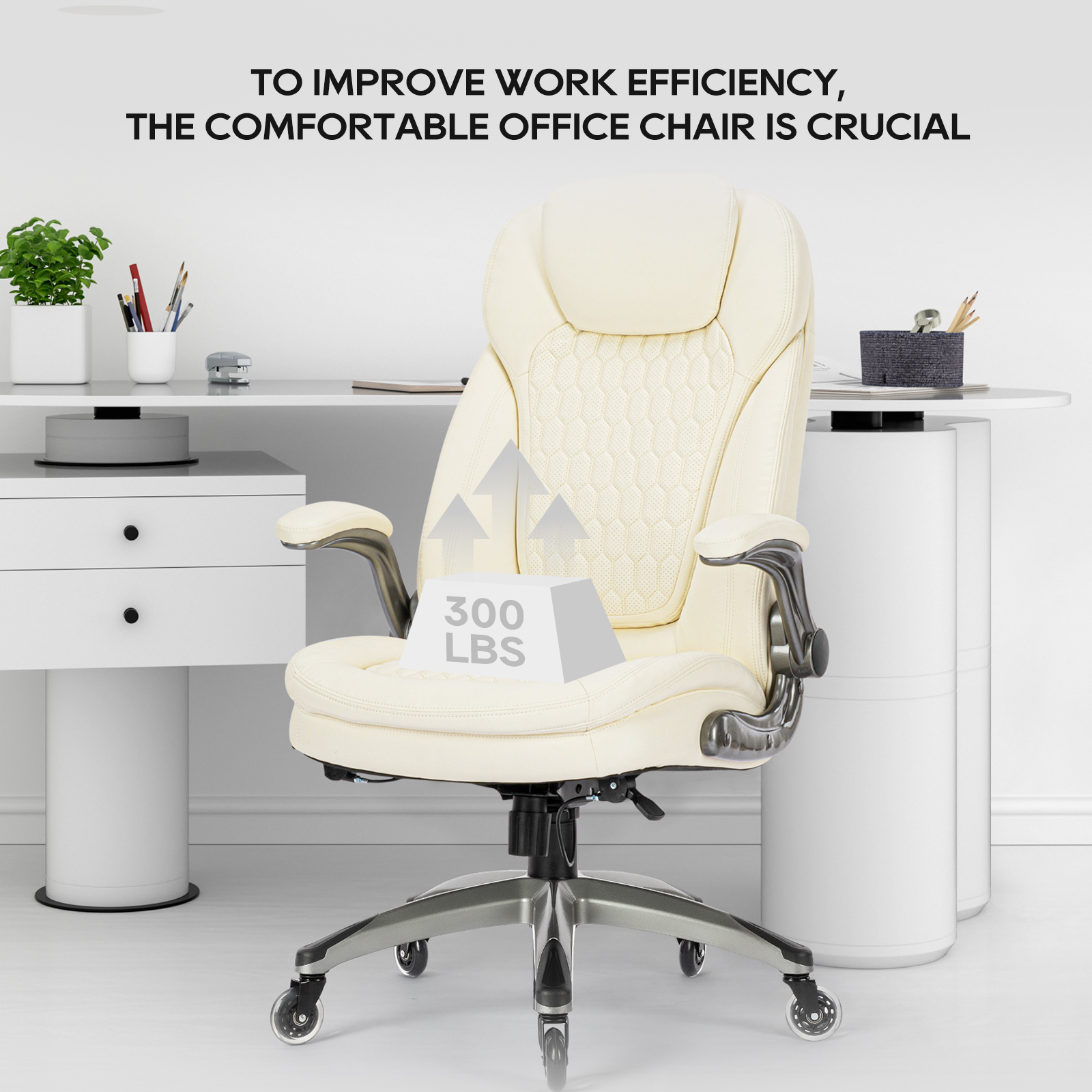 Una silla de oficina color crema con capacidad de 300 lbs frente a un escritorio.