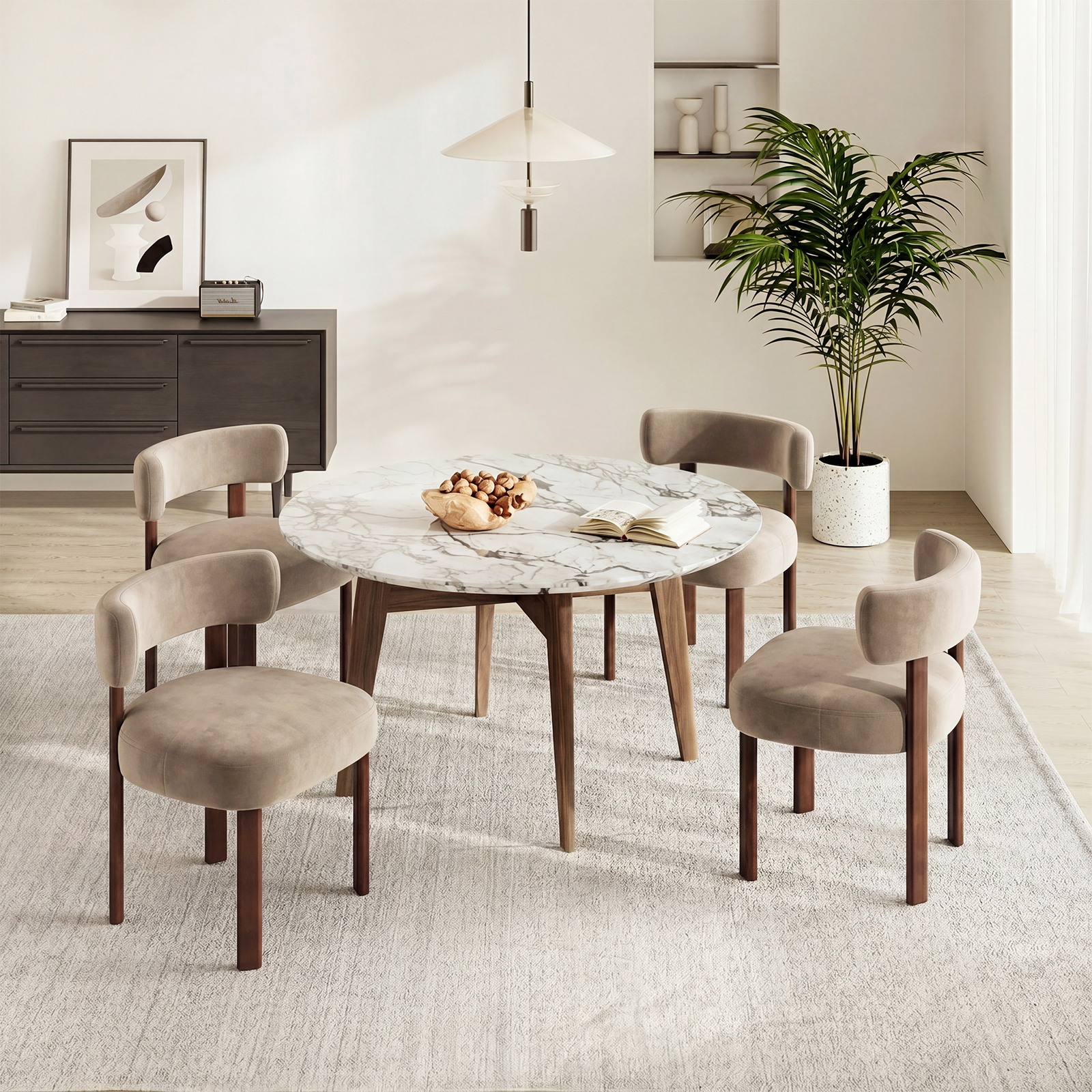 Un tavolo da pranzo in marmo con quattro sedie, una credenza e una pianta.