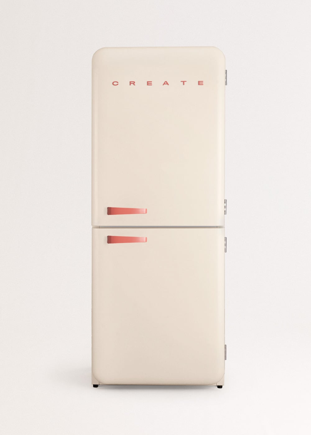 Un refrigerador color crema con tiradores rojos y la palabra CREATE en letras rojas.