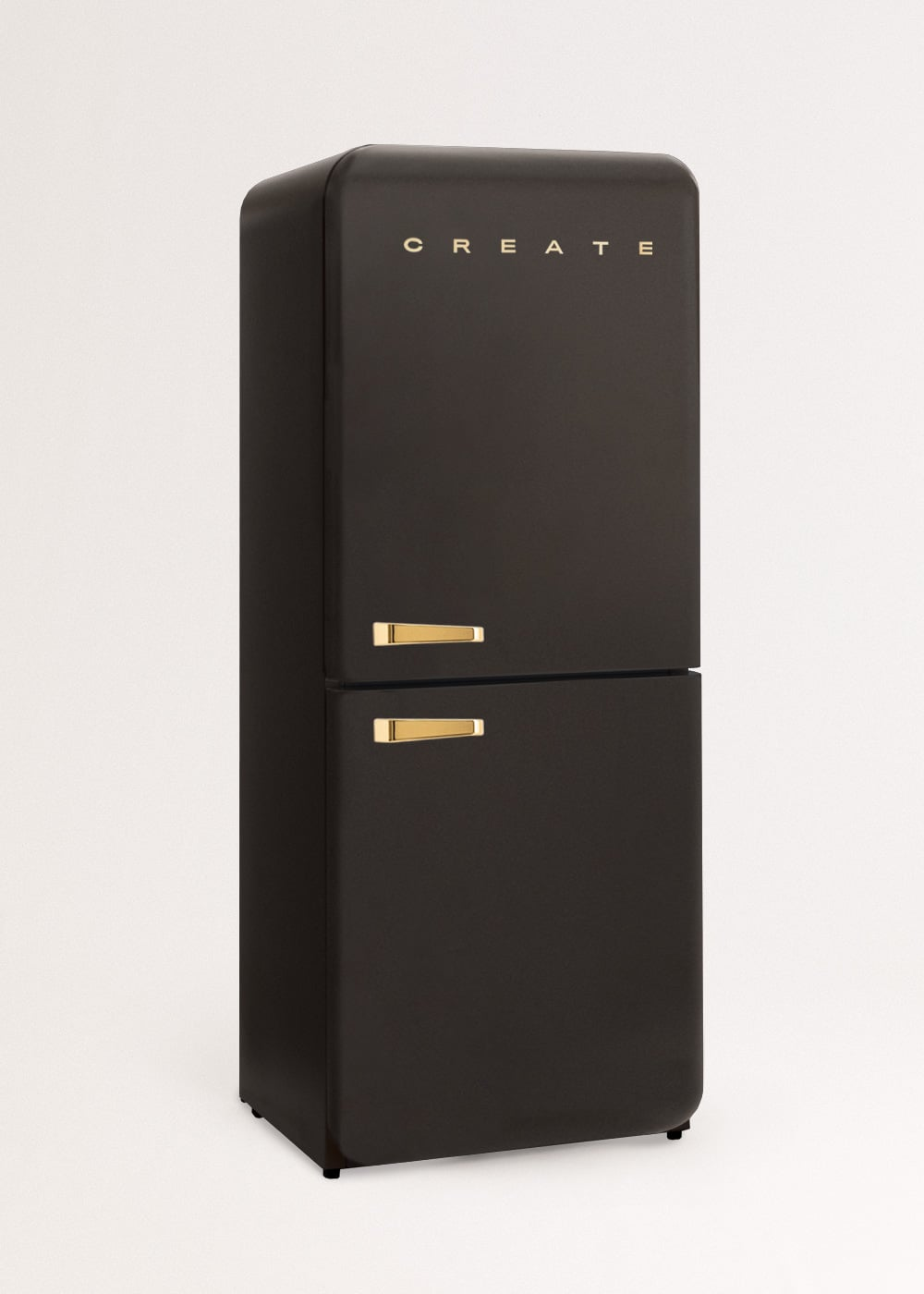 Un refrigerador negro estilo retro con manijas doradas y la palabra CREATE en letras doradas.