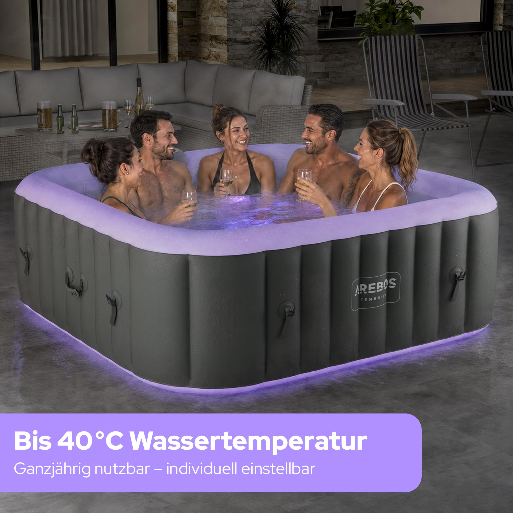 Fünf Personen entspannen sich in einem aufblasbaren Whirlpool mit lila Beleuchtung.