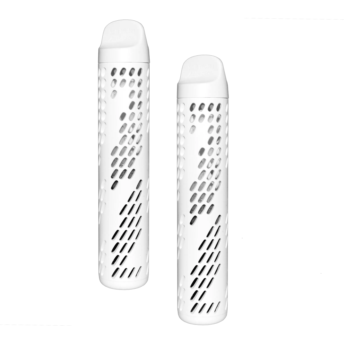 Dos cartuchos de filtro de agua blancos con fundas perforadas están uno al lado del otro.