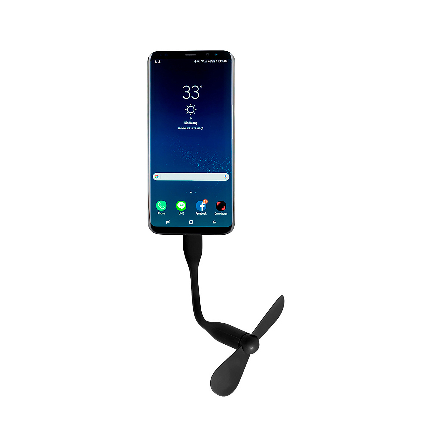 Un ventilador USB negro está conectado a un smartphone.