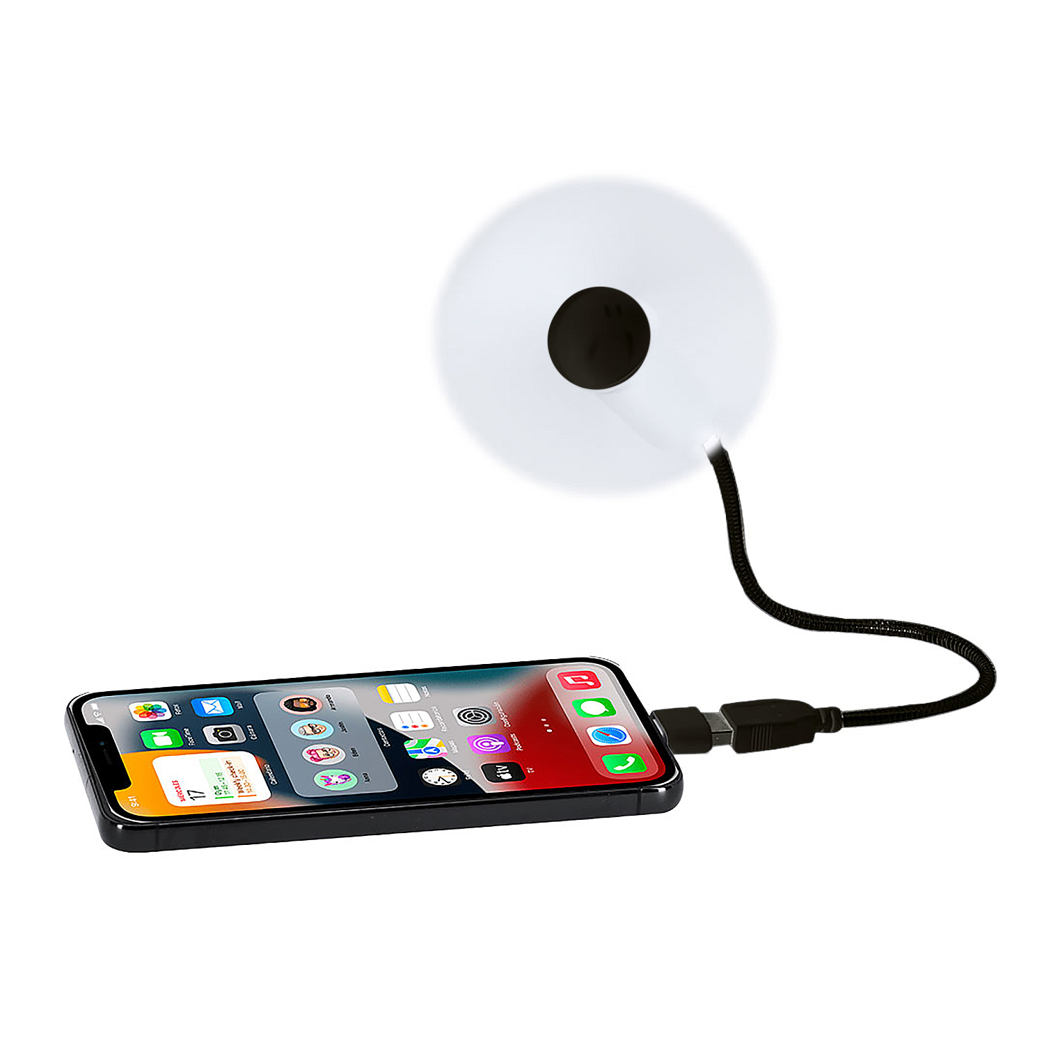Un iPhone negro está conectado a una luz LED blanca.