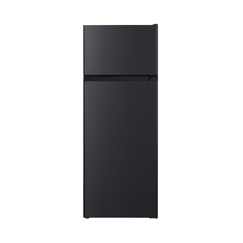 Ein schwarzer Kühlschrank mit zwei Türen und einem Gefrierfach oben.