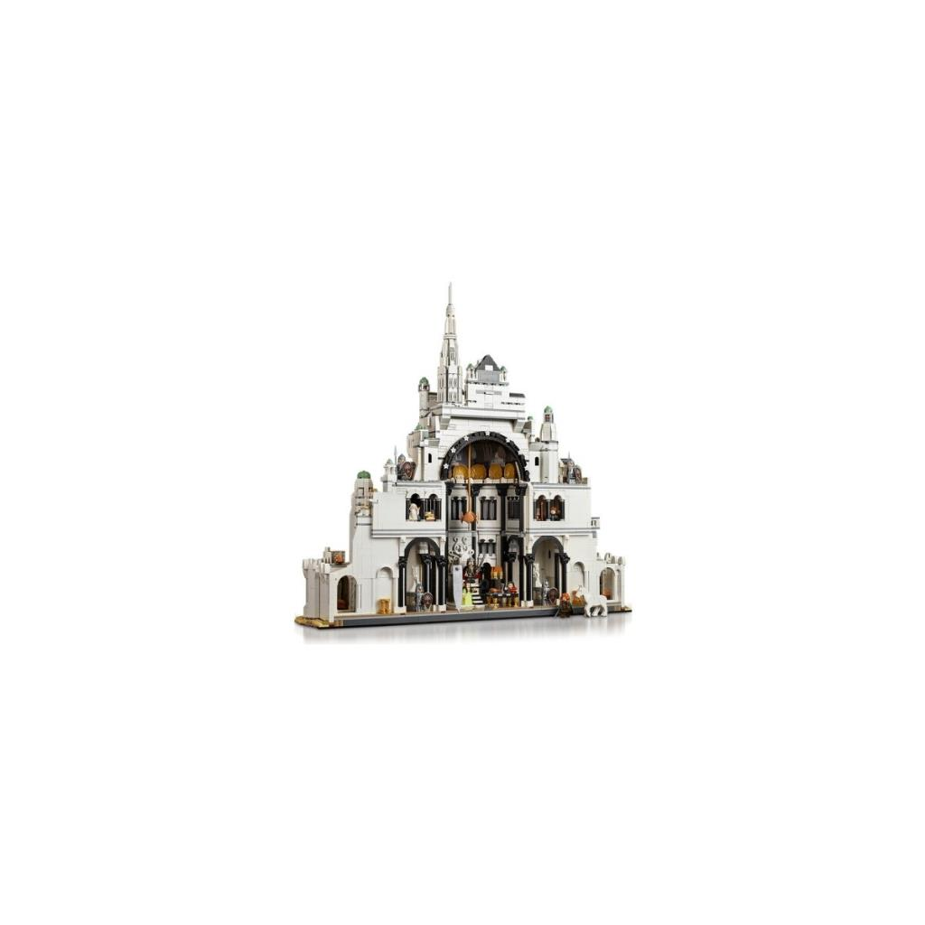Kuleler ve çok sayıda penceresi olan beyaz bir kalenin detaylı Lego modeli.