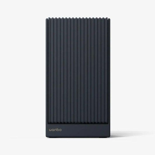 Un altavoz rectangular oscuro con costillas verticales y el logo dorado 'wanbo'.